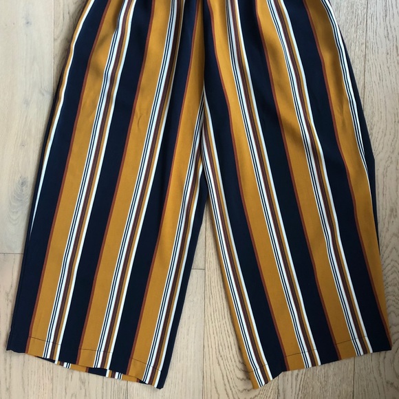 Striped Cropped Pants - Picture 3 of 6